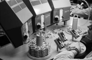 Basel: Uhrenmontagewerk, Elektronen-Kontrolle
