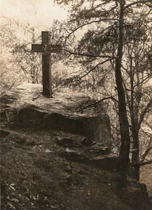 Schwosdorf bei Kamenz in Sachsen. Eisernes Kreuz über dem Schwosdorfer Wasser