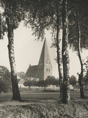Röbel/Müritz. Ansicht der 1275 geweihten frühgotischen Pfarrkirche St. Nicolai