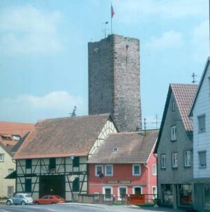 Hardheim. Ortsansicht mit Bergfried des ehemaligen Schlosses