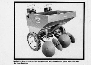 Zweireihige Maschine mit breitem Vorratsbunker. Durch Kombination zweier Maschinen auch vierreihig einsetzbar.
