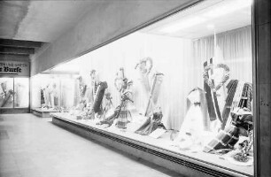 Freiburg: Schaufenster; großes Fenster