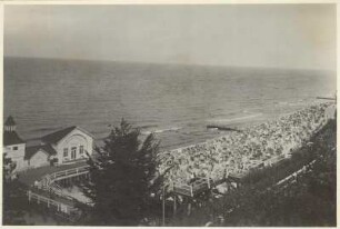 Sellin, östlicher Strand mit Teil der Seebrücke mit Urlaubern