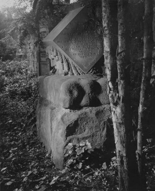 Archivfotografie "menschen_persoenlichkeiten_grabmaeler_on02"