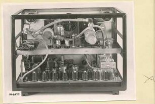 Überlagerungsmessempfänger Typ HF 2840, Rückseite geöffnet , Foto 1954