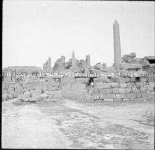 Ruinen einer Tempelanlage, Luxor, Ägypten