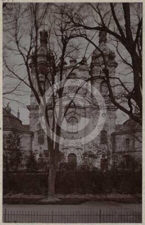Doppelturmfassade der katholischen Klosterkirche Wahlstatt