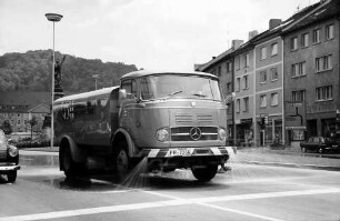Freiburg: Städtischer Fuhrpark, Sprengwagen in Aktion