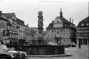 Schwäbisch Gmünd: Brunnen am Marktplatz und Rathaus
