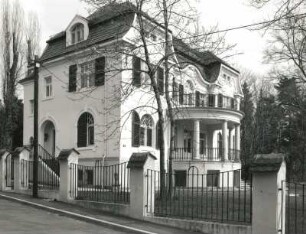 Radebeul, Augustusweg 44. Villa "Sommer" (um 1900)