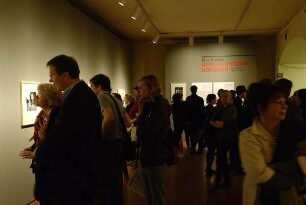 Besucher in der Ausstellung