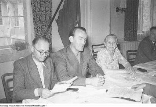 Dresden. Sitzung der Stadtverordneten Dresdens, Auftritt eines FDJ-Chores, Juli 1950 & Stadtverordneten-Sitzung, Juli 1950