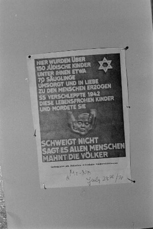 Abschrift der Gedenktafel für ermordete jüdische Kinder am Jüdischen Kinder- und Altersheim Niederschönhausen