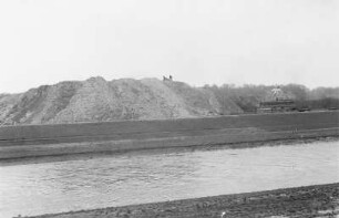 Weiße Elster : Der Flusslauf der Weißen Elster. Deponie Leipzig-Möckern mit nördlichem Elsterhochflutbett (heute Neue Luppe)