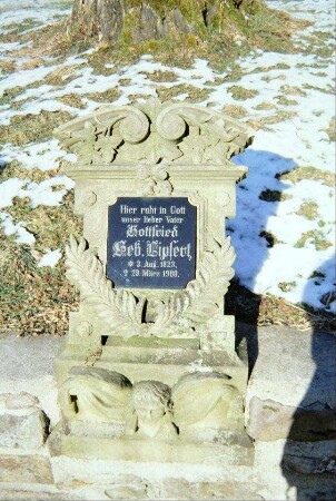 alter Grabstein, um 1900, reich verziert