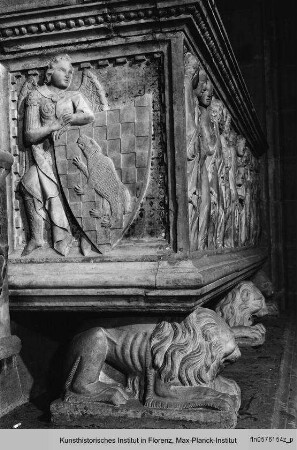 Grabmal des Bischofs Antonio d'Orso : Sarkophag
