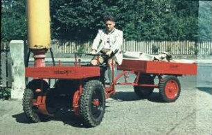 Fotografie: Einachstraktor, Transportgerät, Einachsanhänger