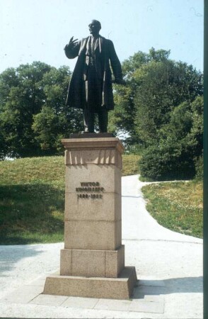 Denkmal für den Arbeiterführer Viktor Kingissepp : Denkmal für den Arbeiterführer Viktor Kingissepp. Bronze. Tallinn