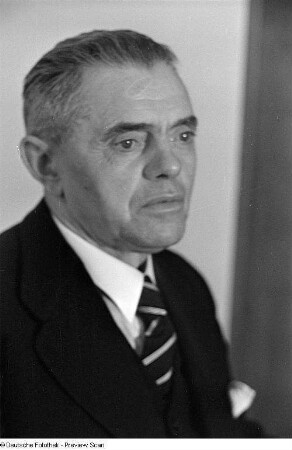 Porträtaufnahmen des Politikers Ottomar Geschke, 1945-1946 Stadtrat für Sozialwesen