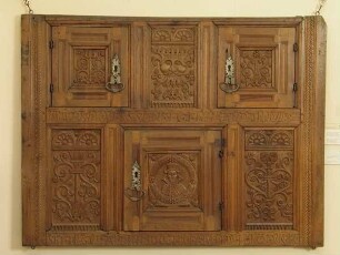 Oberteil einer Schrankvorderwand