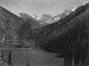 Gebirgssee : Ein Gebirgssee im Tian Shan Hochgebirge