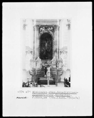 Hochaltar mit Altarblatt: Longinus, Christus die Seite öffnend