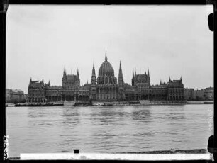Budapest: Reichstag, Donauseite