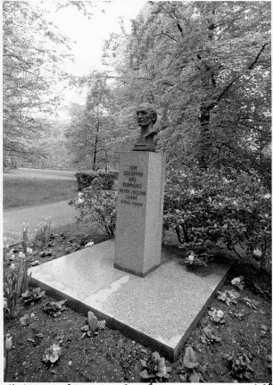 Kurpark, Bildnis Lenné; Bad Homburg, Paul-Ehrlich-Weg (Kaiser-Friedrich-Promenade)