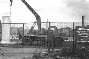 Aufbau der Grenzmauer 75 am Potsdamer Platz