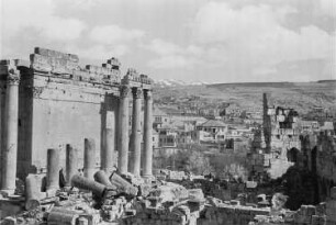 Reisefotos Libanon. Baalbek. Tempelanlage (101/300). Bacchustempel. Teilansicht