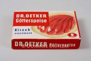 Packung "Dr. Oetker Götterspeise Kirsch Geschmack" mit Inhalt