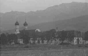 Benediktbeuren: Gesamtansicht des Klosters von Nordwesten