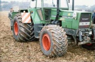 Fotografie: Allradtraktor, Terrareifen