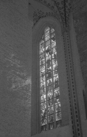 Lübeck: St. Marien, innen, gotisches Fenster