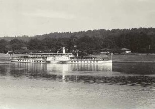 Elbdampfer Dresden : Personen-Seitenraddampfer "Dresden" (1926, Werft Laubegast) bei Pillnitz