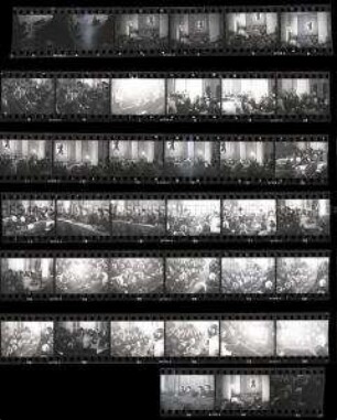 Schwarz-Weiß-Negative mit Aufnahmen von der Stadtverordneten-Sitzung im Stadthaus mit alliierten Stadtkommandanten