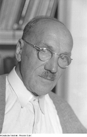 Porträtaufnahmen des Arztes Professor Dr. Ferdinand Sauerbruch