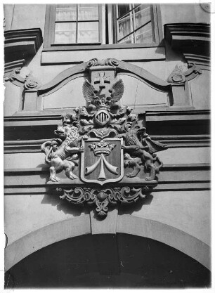 Stralsund. Stadtwappen am Rathaus