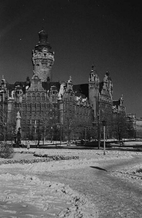 Blick auf das Neue Rathaus in Leipzig im Winter