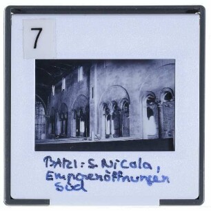 Bari, S. Nicola : Mittelschiff, Südwand, Emporen