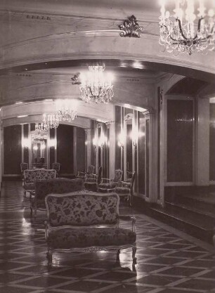 Berlin, Staatsoper Unter den Linden, Inneres, Garderobe