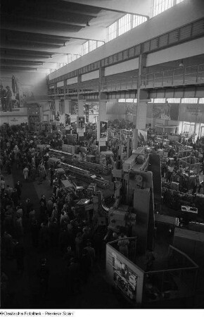 Maschinen auf der Leipziger Herbstmesse 1954