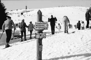 Feldberg: Wegweiser; Hintergrund Feldberg