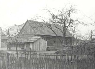 Wirtschaftsgebäude in Nochten : Bauwesen - Wirtschaftsgebäude und Gehöfte. Ort: Wochozy / Nochten. Gebohlter Schuppen.