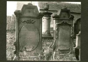 bei Göllheim. Grabstein der Frau Katharina Seewald +1815 und der Frau Elisabeth Seewald +1822