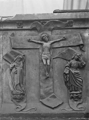 Grabmal von Jean Keynoghe, Detail: Kreuzigungsgruppe