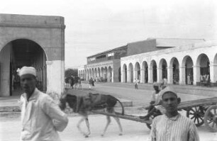 Straße in Aden : Blick über eine Straße in Aden.