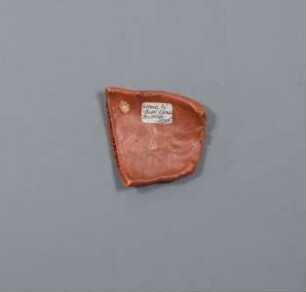 Teilstück einer Reliefschüssel als Brennprobe