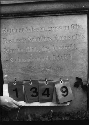 Grabstein 1349 [Hahn S. 190 Grab-Nr. 1713/14]: Grabstein 1349 (Detailaufnahme 1) [Hahn S. 190 Grab-Nr. 1713/14]