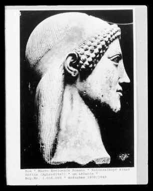 Kolossalkopf einer Göttin (Aphrodite?)